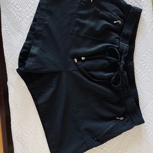 NEW YORK & COMPANY STRETCH SHORTS. Dark Black,Tie Waist & Side Zipper Pockets.🖤